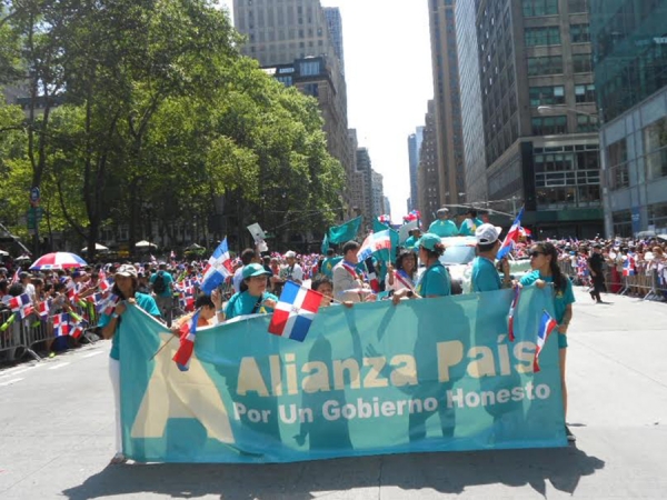 Alianza País marcha por las calles de Nueva York.