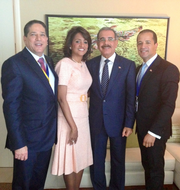 Presidente de FEDOMU acompaña al Presidente Danilo Medina a Panamá