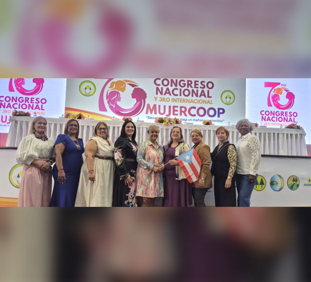 Delegación de las mujeres cooperativistas de Puerto Rico ante el VII Congreso de MUJERCOOP que se desarrolla en el Centro de Convenciones del Hotel Barceló Bávaro Palace, de Punta Cana.