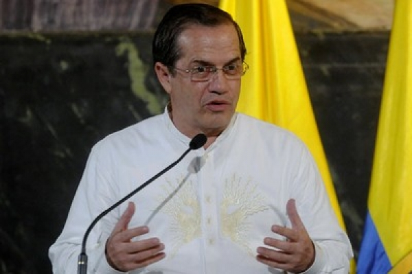El canciller de Ecuador, Ricardo Patiño, criticó este martes al embajador de Estados Unidos en esa capital, Adam Namn. 