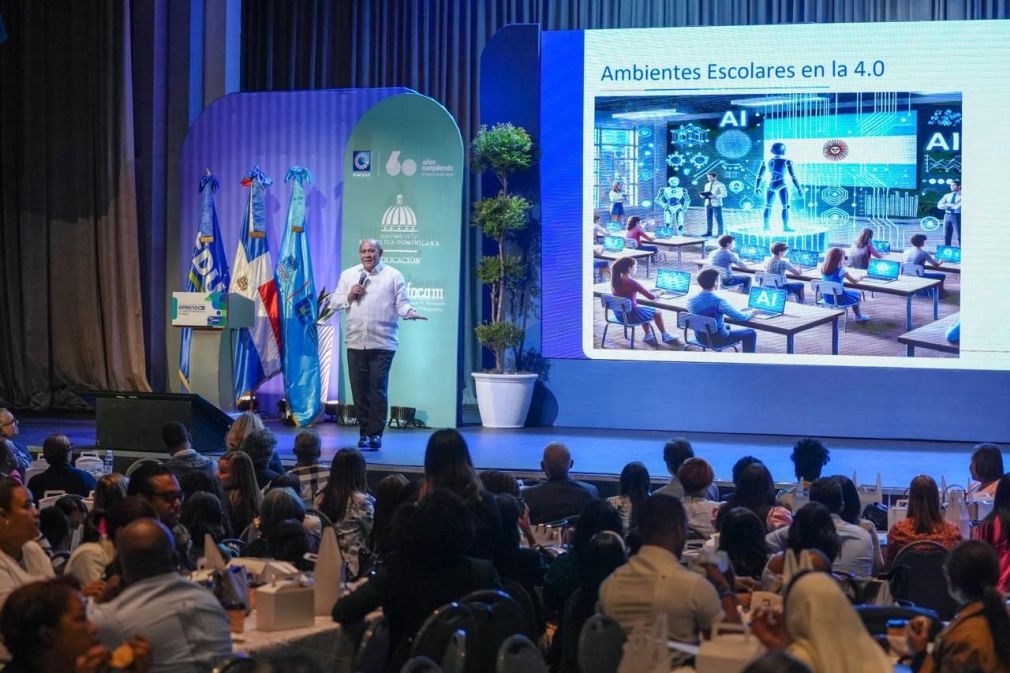 El acto de entrega de certificados estuvo encabezado por el director de la Regional Cibao Sur del Infotep, Fernelys Berigüete, la gerente de Proyectos de la Fundación Popular, Dabeida Agramonte, y el presidente de la Federación Campesina Hacia el Progreso, Esteban Polanco. 