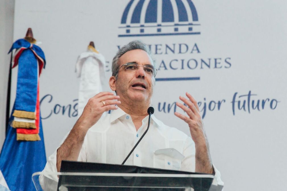 El presidente Luis Abinader expresó que los centros UASD se están llevando a diferentes puntos del país tales como, la provincia de San Cristóbal, Baní, Bahoruco, Hato Mayor, Santiago Rodríguez, entre otras localidades, lo que permitirá las bases para el desarrollo.