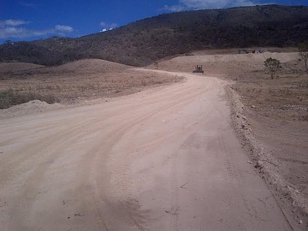 Obras Públicas inicia construcción caminos vecinales Bahoruco e Independencia