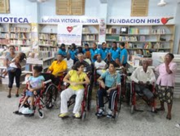 discapacitado reciben sillas de ruedas