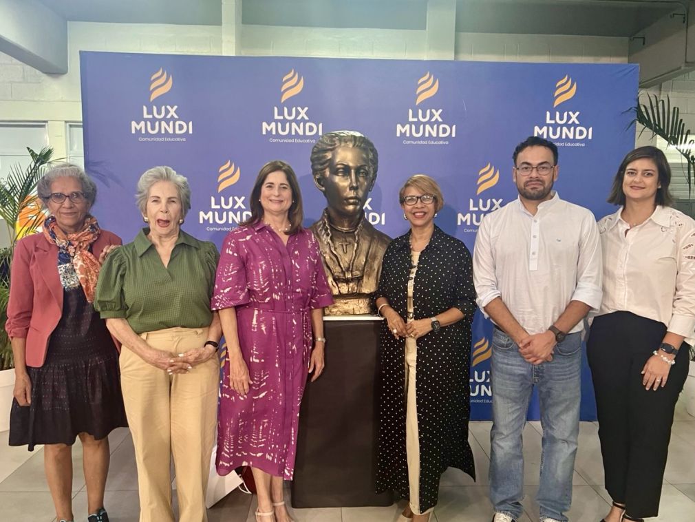 La lectura en el Liceo Estados Unidos de América permitió un interesante intercambio entre poetas y estudiantes. Foto suministrada por Mujeres de Roca y Tinta.