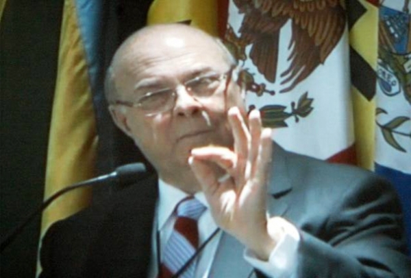 Fotograma del video momentos que hablaba Hipólito Mejía en México.