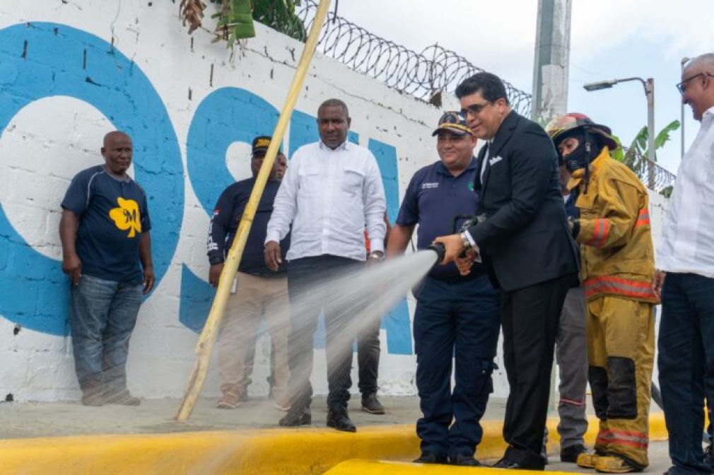 La entrega fue encabezada por el alcalde Dío Astacio.