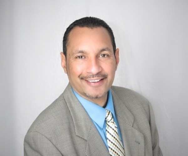 Julio Martínez.