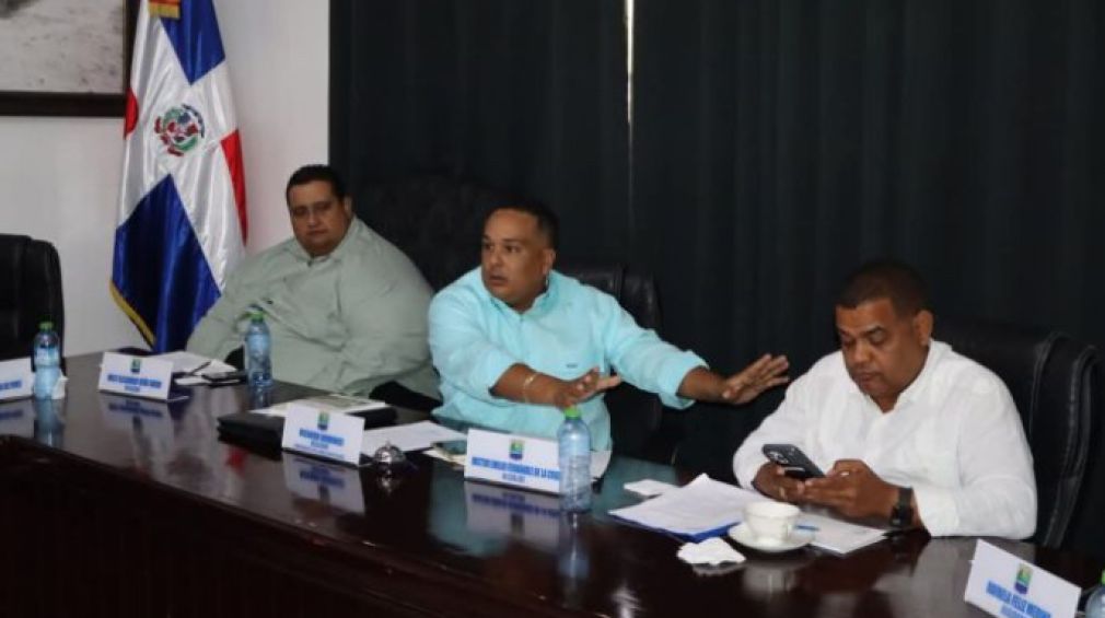 Consejo de Regidores de Barahona reunido durante sesión ordinaria.