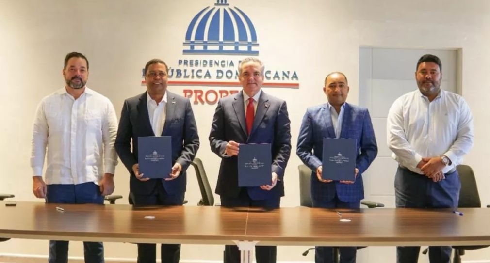 El acuerdo fue suscrito por el titular del Propeep, Neney Cabrera, y el alcalde de Higüey, Rafael Barón Duluc.