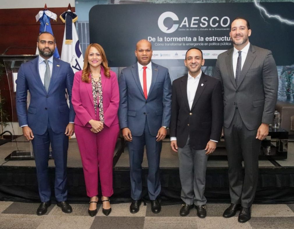 El panel estuvo integrado por Joel Díaz, excandidato a la Vicepresidencia de la República; Samuel Sena, presidente del Consejo de Desarrollo Económico y Social de Santo Domingo (Codessd); Francis Jorge, secretaria de Asuntos Municipales del Partido de la Liberación Dominicana (PLD); y Giancarlo Vega, regidor por la circunscripción número 1 del Distrito Nacional.