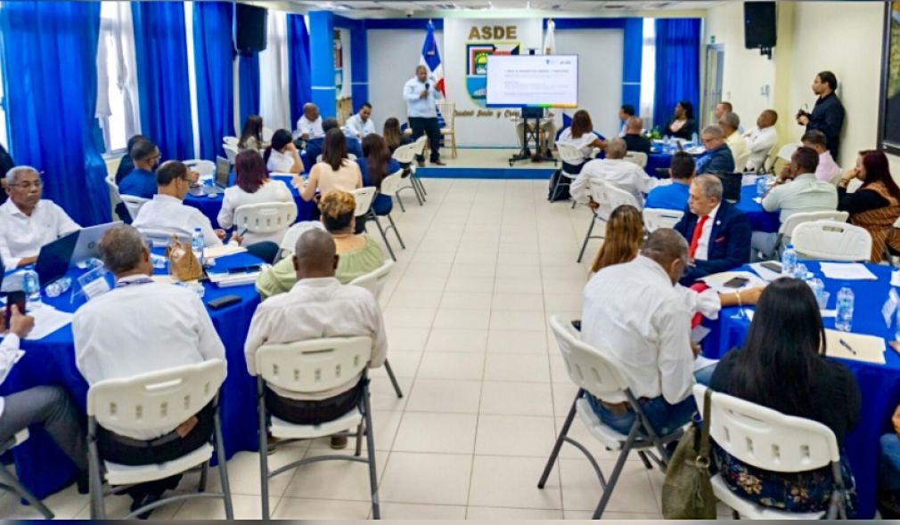 Durante el encuentro se socializó la propuesta metodológica que guiará la formulación del nuevo PMD, fundamentada en la participación ciudadana, la articulación institucional y la planificación estratégica como herramientas.