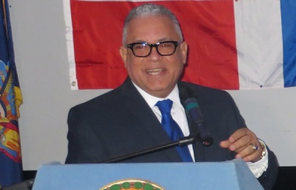 Lithgow destaca crecimiento de población dominicana en El Bronx