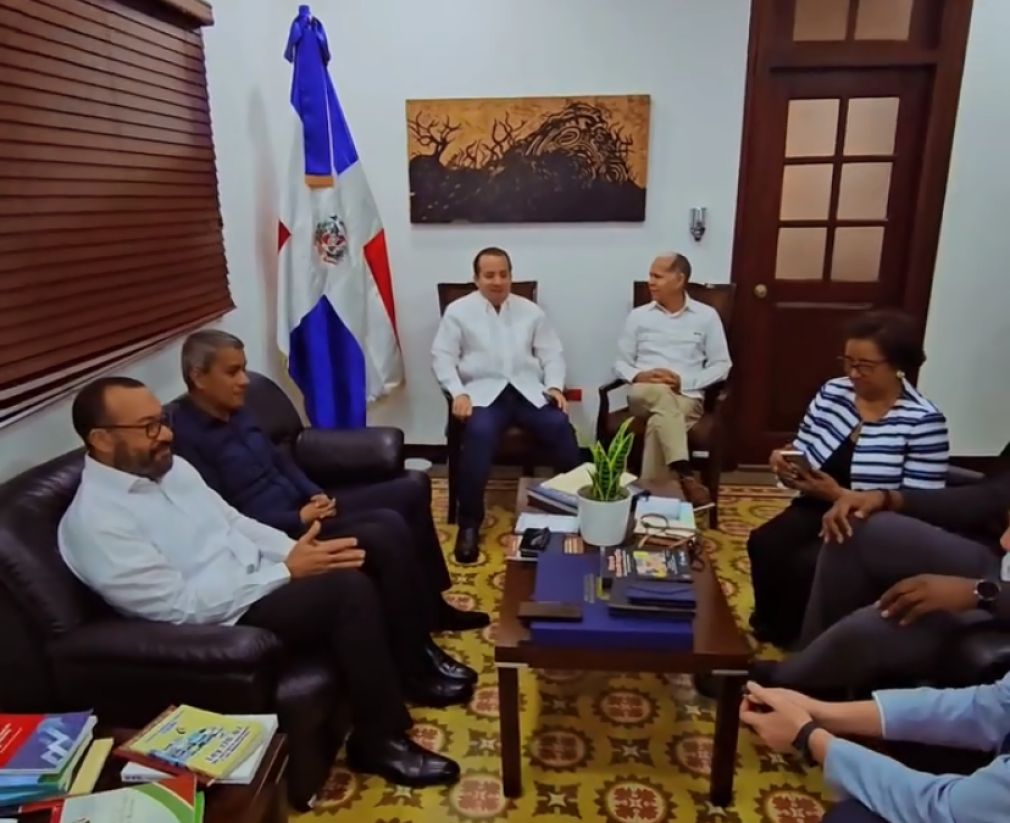 El ministro de la Presidencia, José Ignacio Paliza se reunió con el viceministro de Ordenamiento Territorial, Domingo Matías.