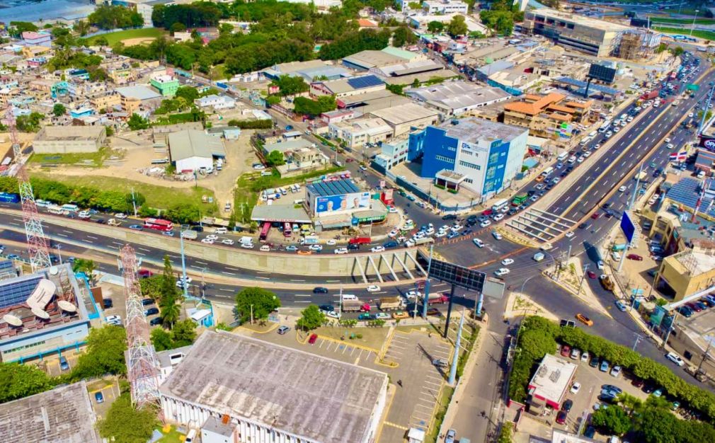 Con la puesta en servicio de este paso a desnivel, se estima una reducción de hasta un 40% en los tiempos de traslado entre Santo Domingo Oeste, el Sur y el Distrito Nacional.