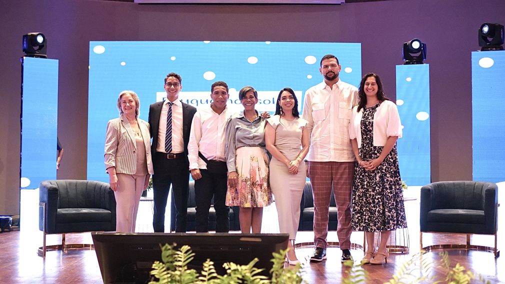 Parte de los expositores y organizadores del evento.