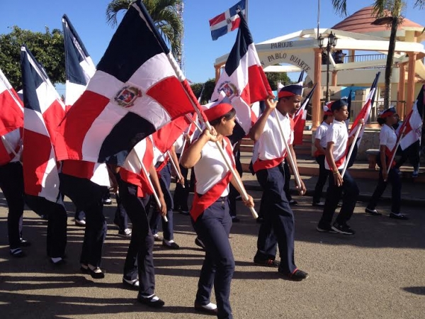 Miles de estudiantes celebran el natalicio de Juan Pablo Duarte