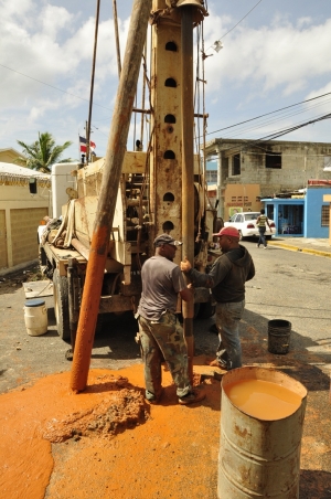 Indrhi realiza trabajos pluviales en Los Mameyes 