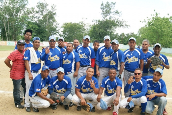 Casa del Oro campeón Softbol B San Francisco de Macorís