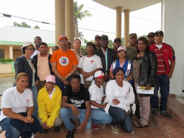 Parte del equipo que dirigirá los 200 socorristas en Samana Santa en la provincia Dajabón.