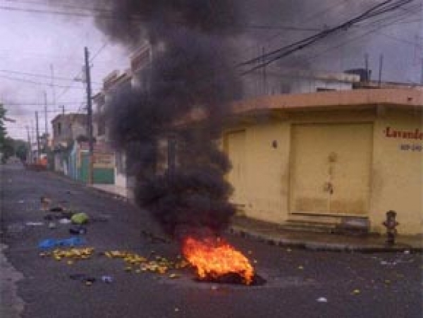 El fuego fue pieza importante para llamar la atención de la autoridades que se presentaron no solo con policías, sino con helicóptero