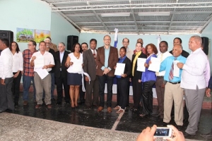 Ministro de Cultura entrega cheques para ejecución de proyectos culturales región Enriquillo